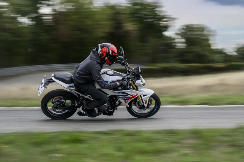 BMW F 450 R 2027 naked 8 Motor16