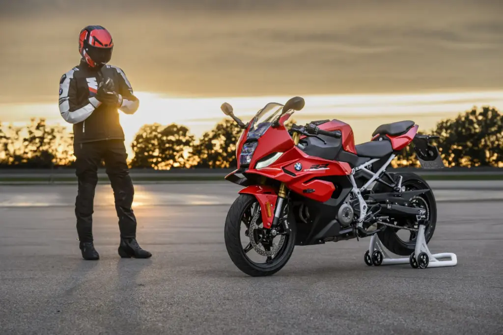 BMW F 450 RR 2027 sport 63 Motor16
