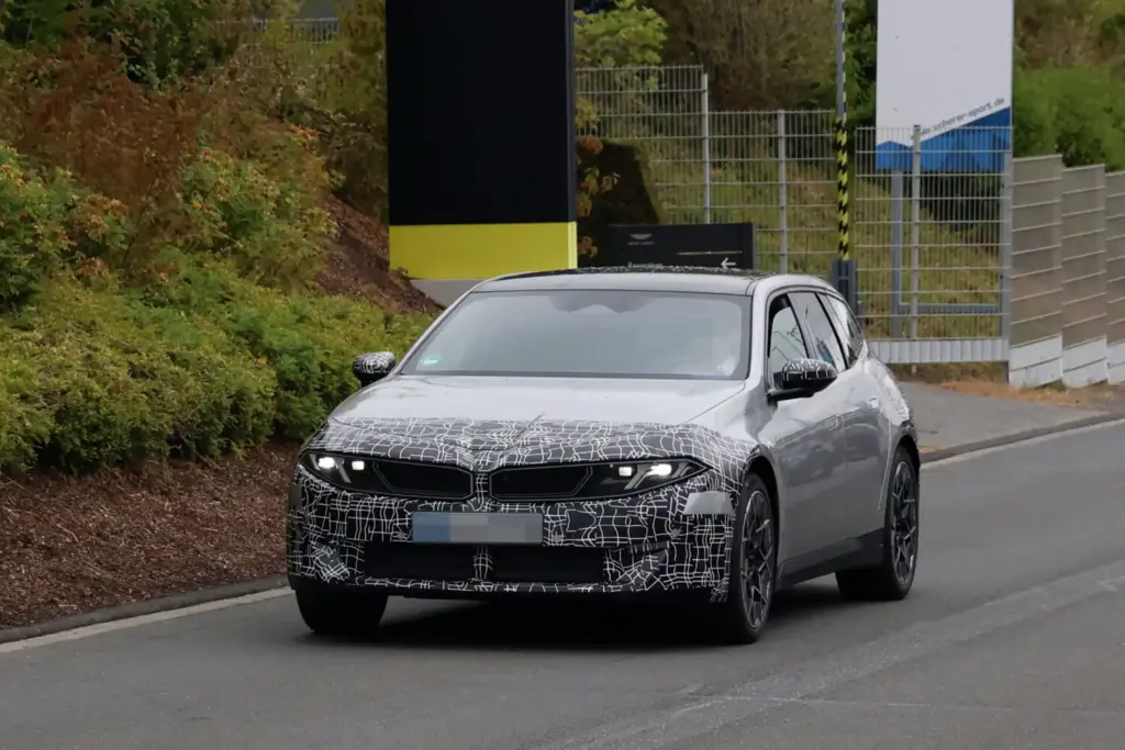 BMW i3 Touring 2027 espia 1 Motor16