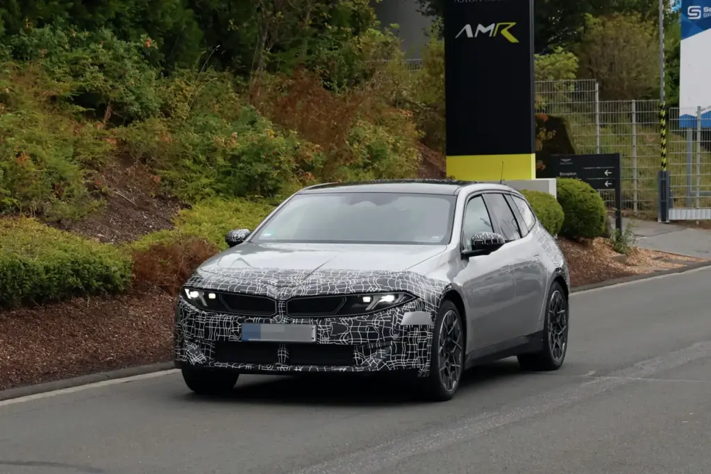 BMW i3 Touring 2027 espia 2 Motor16