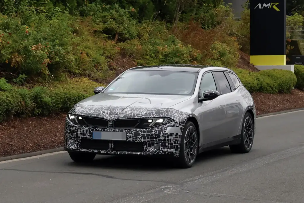 BMW i3 Touring 2027 espia 3 Motor16