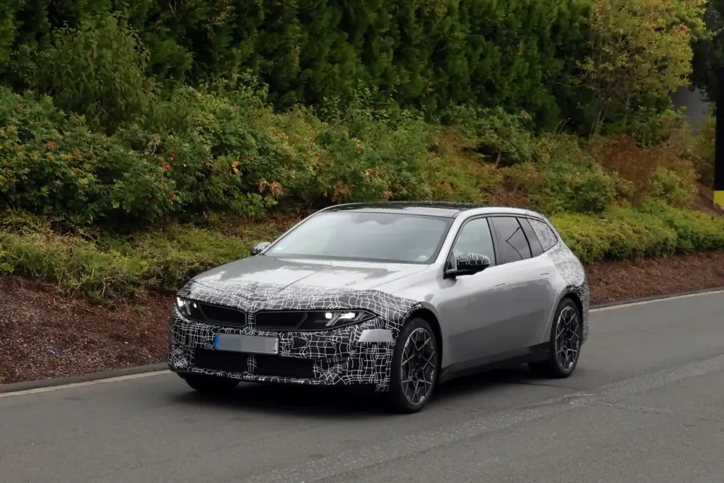 BMW i3 Touring 2027 espia 4 Motor16