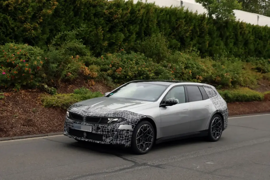 BMW i3 Touring 2027 espia 5 Motor16