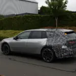 BMW i3 Touring: el primer Serie 3 eléctrico y familiar rueda casi sin camuflaje sobre la Neue Klasse