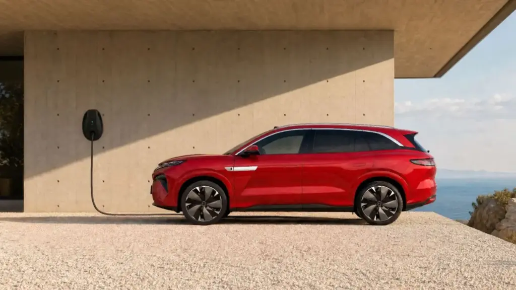 BYD ATTO 8: un SUV eléctrico de siete plazas con hasta 775 CV y carga ultrarrapida 5 Motor16 BYD Atto 8 2027 paris 2 Motor16