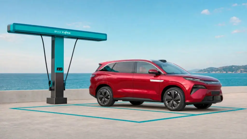 BYD ATTO 8: un SUV eléctrico de siete plazas con hasta 775 CV y carga ultrarrapida 2 Motor16 BYD Atto 8 salon paris (1)