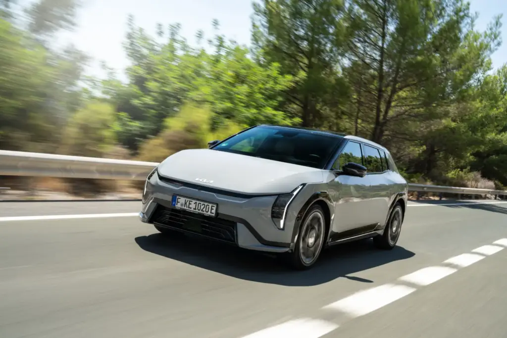 Probamos la gama eléctrica de Kia. Tienes hasta 400 combinaciones para elegir 10 Motor16 EV4 Motor16