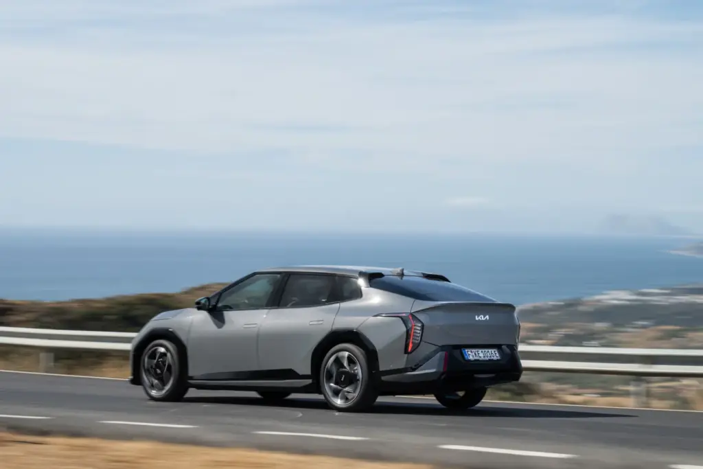 Probamos la gama eléctrica de Kia. Tienes hasta 400 combinaciones para elegir 3 Motor16 EV4 fastback Motor16