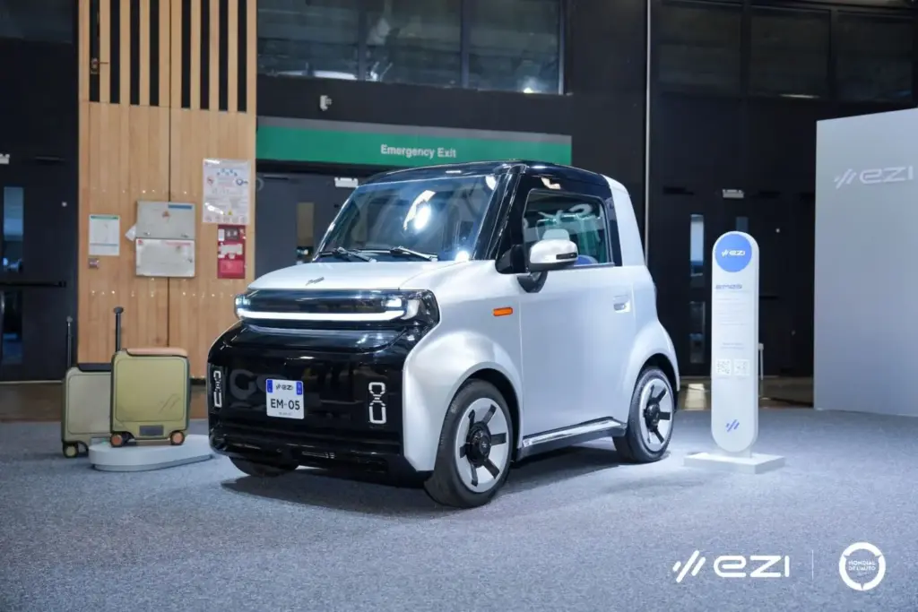 EZI EM05 y EM06: dos microcoches eléctricos con IA y 180 kilómetros de autonomía 2 Motor16 EZI AI Native EM05 2 Motor16