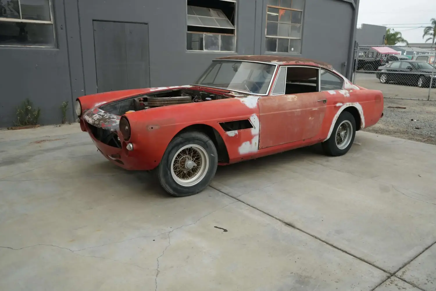 El Ferrari 250 GTE Series III que un solo dueño guardó 50 años sale a subasta como proyecto