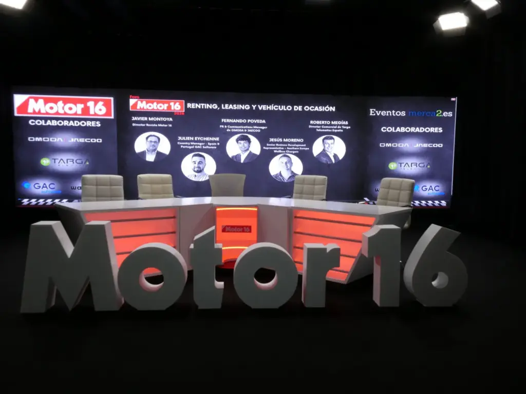 Foro Motor16: el renting, catalizador de la electrificación y la digitalización de las flotas en España 1 Motor16 FORO MOTOR 16 RENTING MESA Motor16