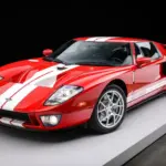 El Ford GT de 2005 con 32 millas que sale a subasta: uno de los 2.022 fabricados