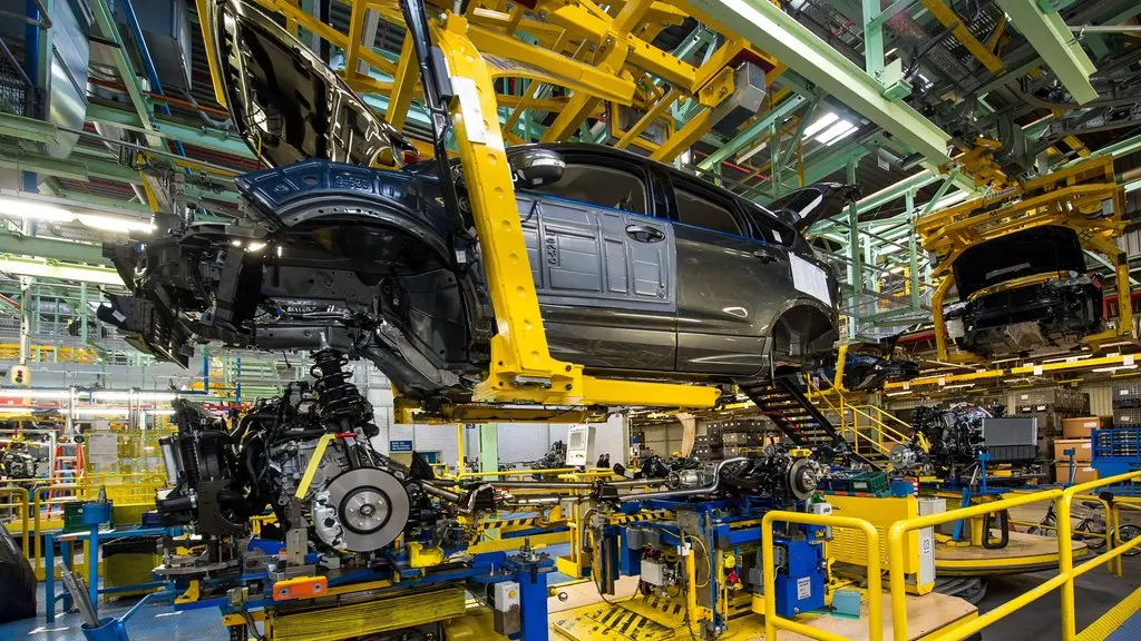 Del huerto de naranjos al coche 14 millones: las curiosidades de Ford en España que casi nadie conoce 8 Motor16 FordAlmussafes Montaje 11 59 Motor16