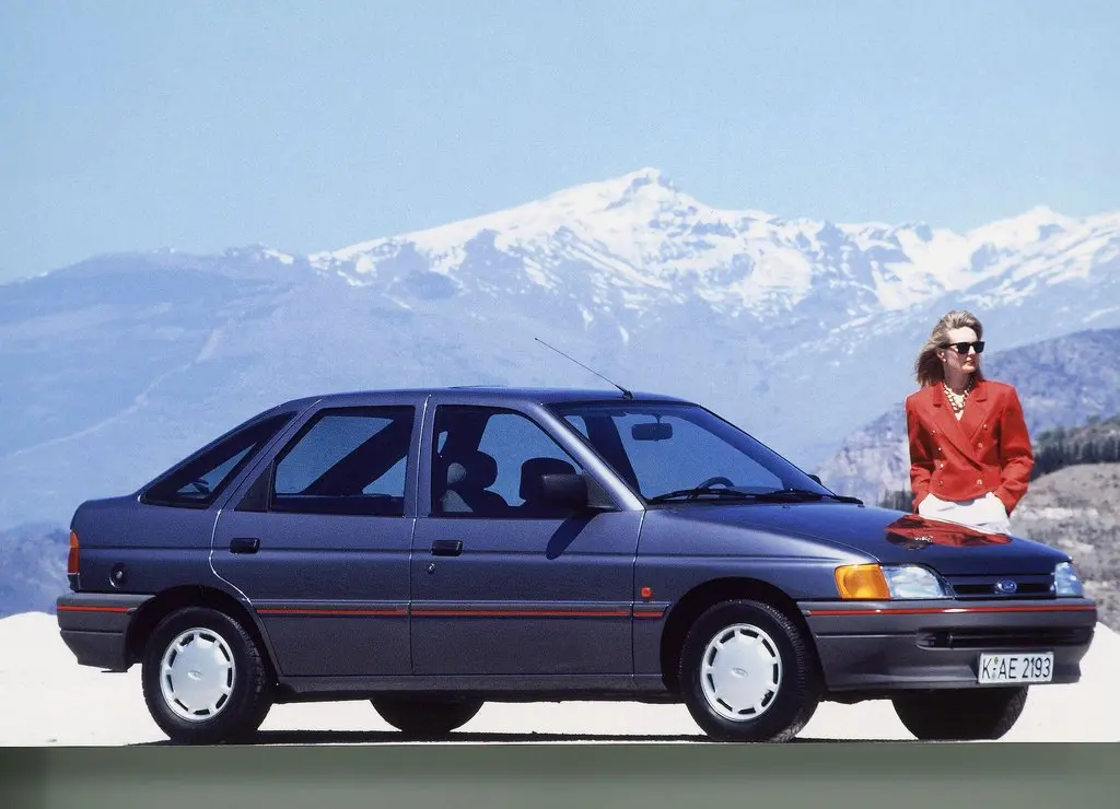 50 años de Ford Almussafes: del primer Fiesta de 1976 a los nuevos modelos que llegarán en 2028 3 Motor16 Ford Escort 1990