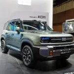 Geely KO11: el todoterreno híbrido enchufable con tres motores eléctricos y 800 mm de vadeo