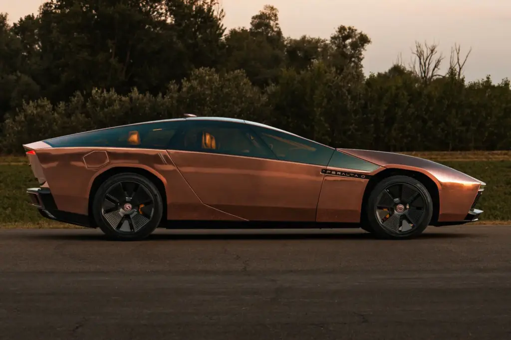 GFG Peralta D, el coupé con carrocería de cobre hecha a mano, creado por Giugiaro 11 Motor16 GFG PeraltaD 06 Motor16