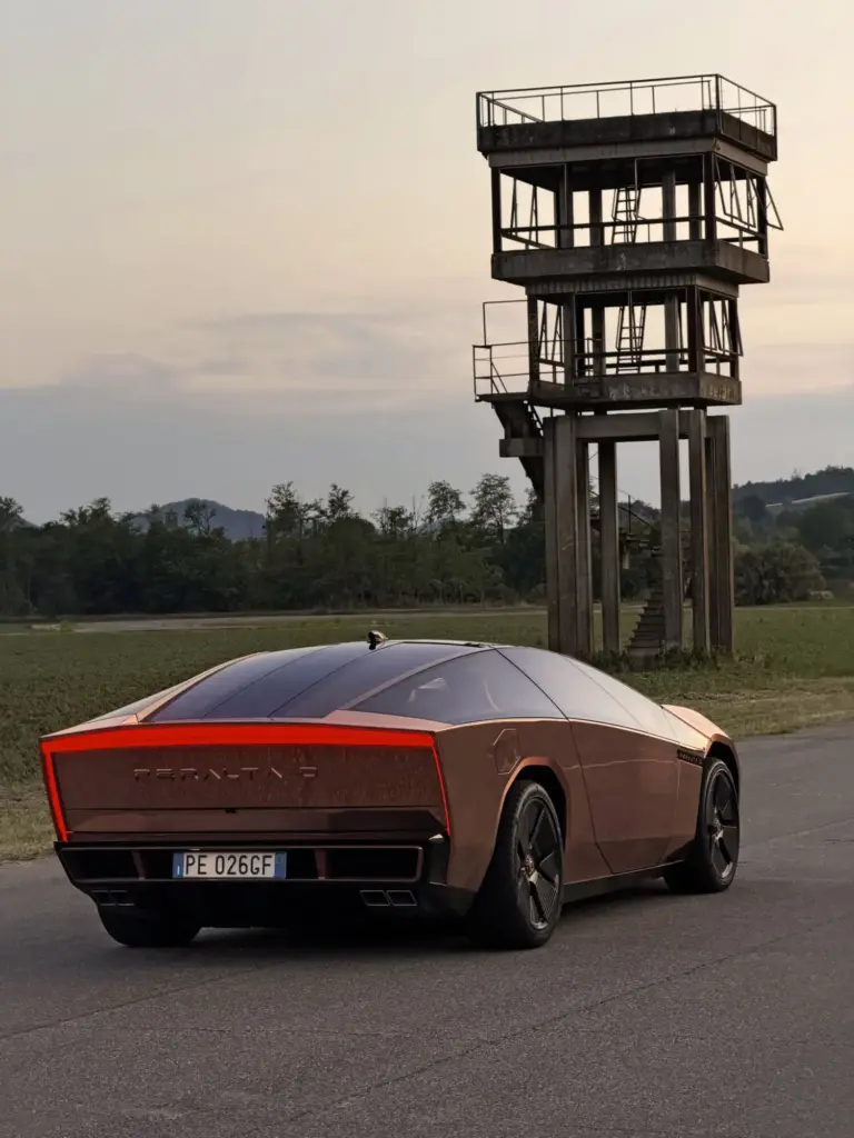 GFG Peralta D, el coupé con carrocería de cobre hecha a mano, creado por Giugiaro 5 Motor16 GFG PeraltaD 09 Motor16