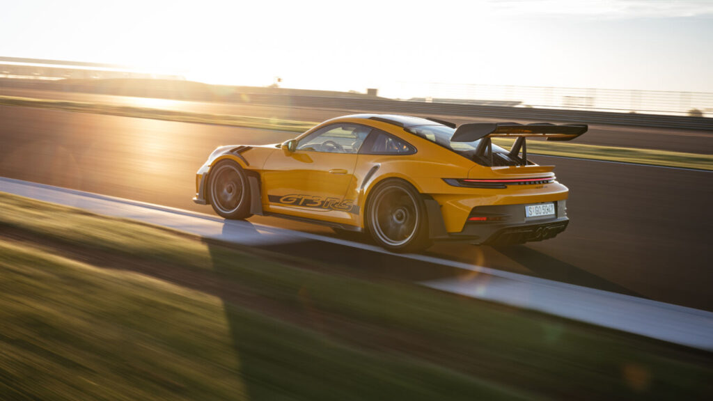 Gama Porsche 911 de competición: del circuito a la carretera como si nada 15 Motor16 Gama Porsche GT 11 Motor16
