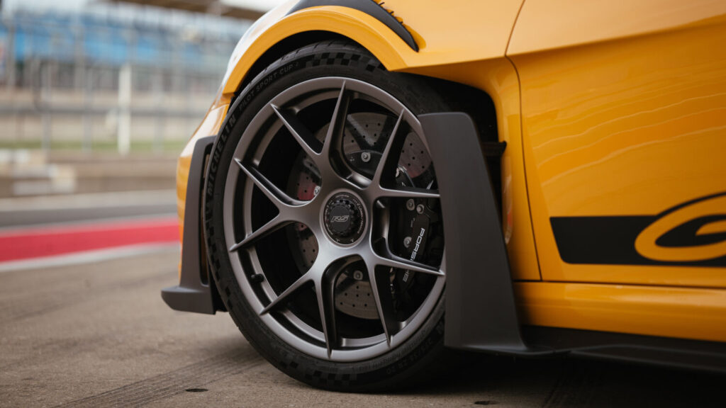 Gama Porsche 911 de competición: del circuito a la carretera como si nada 17 Motor16 Gama Porsche GT 13 Motor16