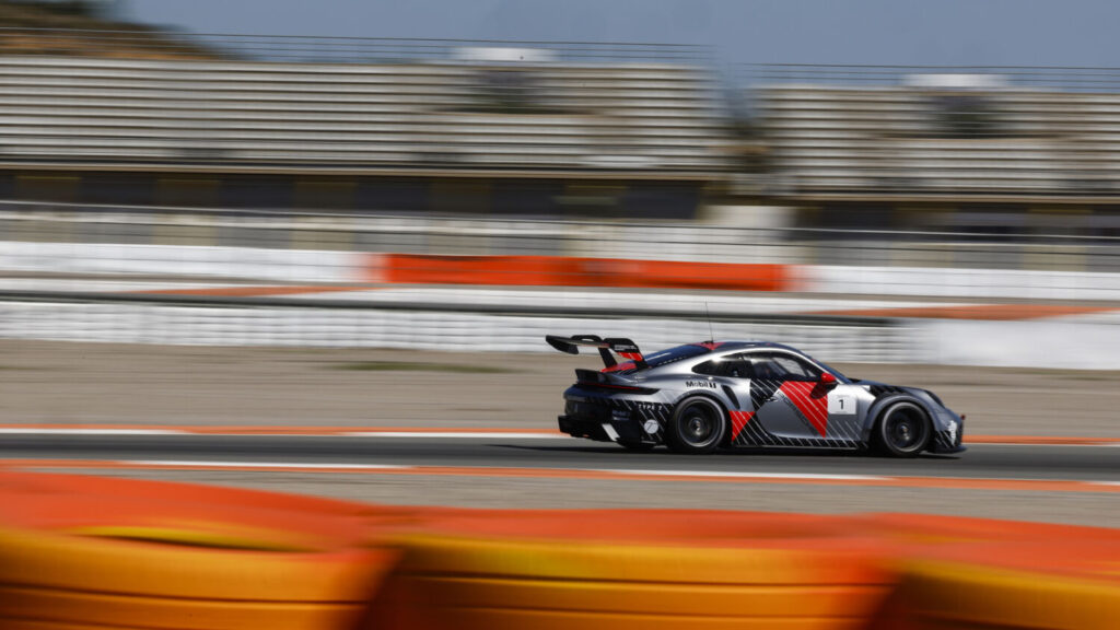 Gama Porsche 911 de competición: del circuito a la carretera como si nada 28 Motor16 Gama Porsche GT 24 Motor16