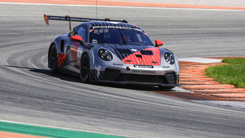 Gama Porsche 911 de competición: del circuito a la carretera como si nada 29 Motor16 Gama Porsche GT 25 Motor16