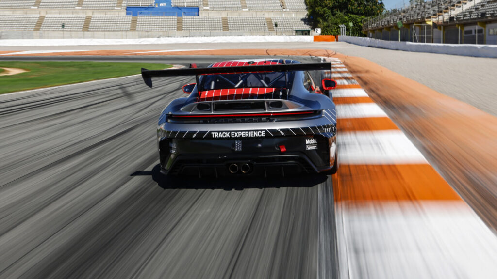 Gama Porsche 911 de competición: del circuito a la carretera como si nada 30 Motor16 Gama Porsche GT 26 Motor16