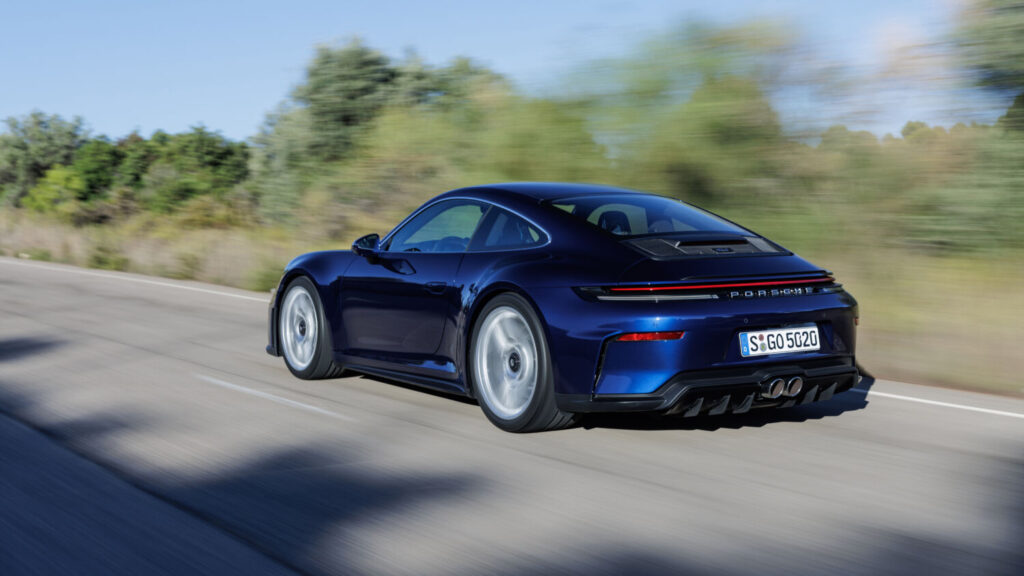 Gama Porsche 911 de competición: del circuito a la carretera como si nada 8 Motor16 Gama Porsche GT 4 Motor16