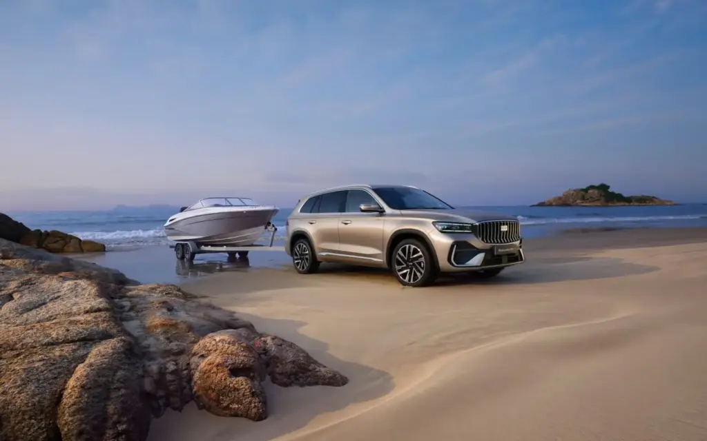 Geely Monjaro EM-i: el nuevo D-SUV con 334 CV y 116 kilómetros de autonomía eléctrica 9 Motor16 Geely Monjaro EM i 14 Motor16