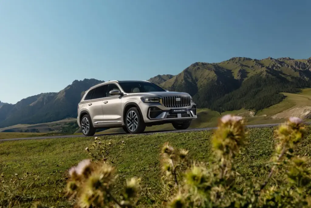 Geely Monjaro EM-i: el nuevo D-SUV con 334 CV y 116 kilómetros de autonomía eléctrica 13 Motor16 Geely Monjaro EM i 26 Motor16
