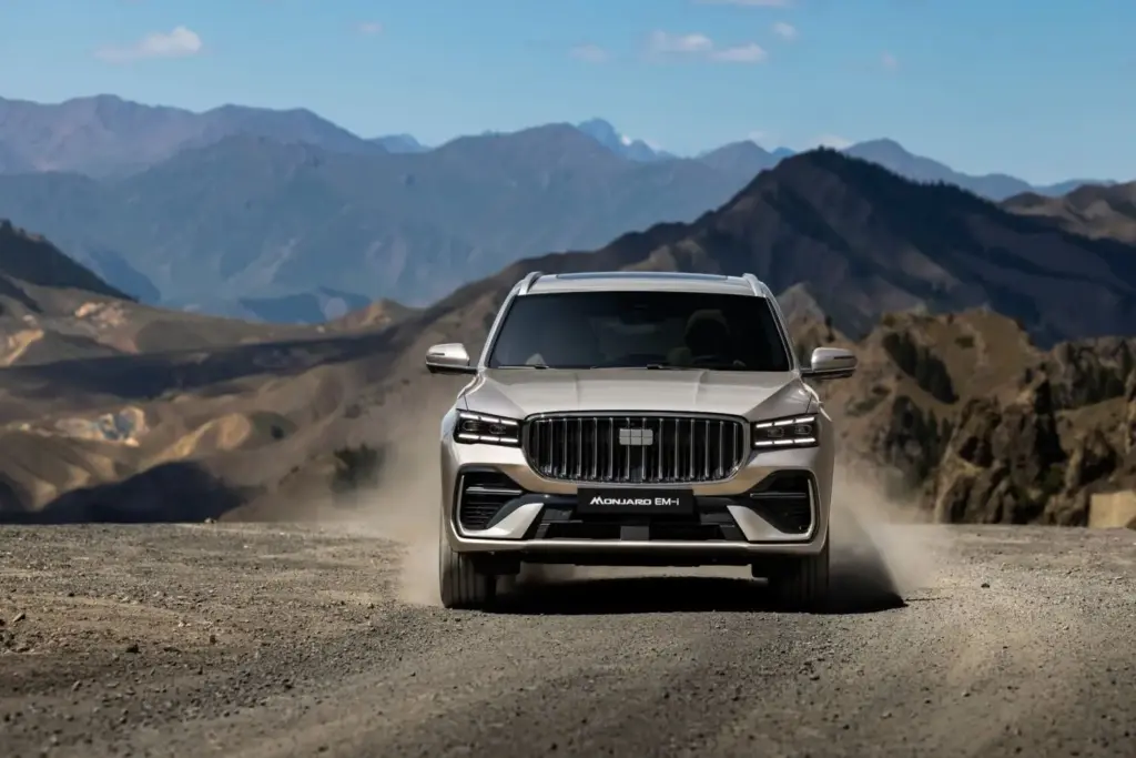 Geely Monjaro EM-i: el nuevo D-SUV con 334 CV y 116 kilómetros de autonomía eléctrica 2 Motor16 Geely Monjaro EM i 27 Motor16