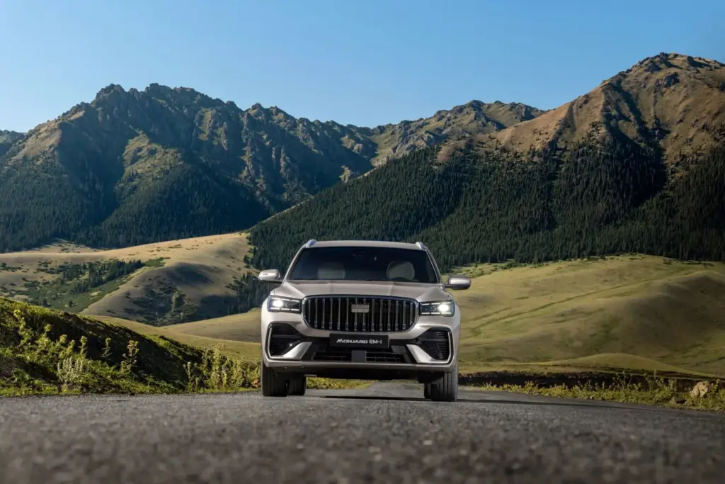 Geely Monjaro EM-i: el nuevo D-SUV con 334 CV y 116 kilómetros de autonomía eléctrica 17 Motor16 Geely Monjaro EM i 32 Motor16