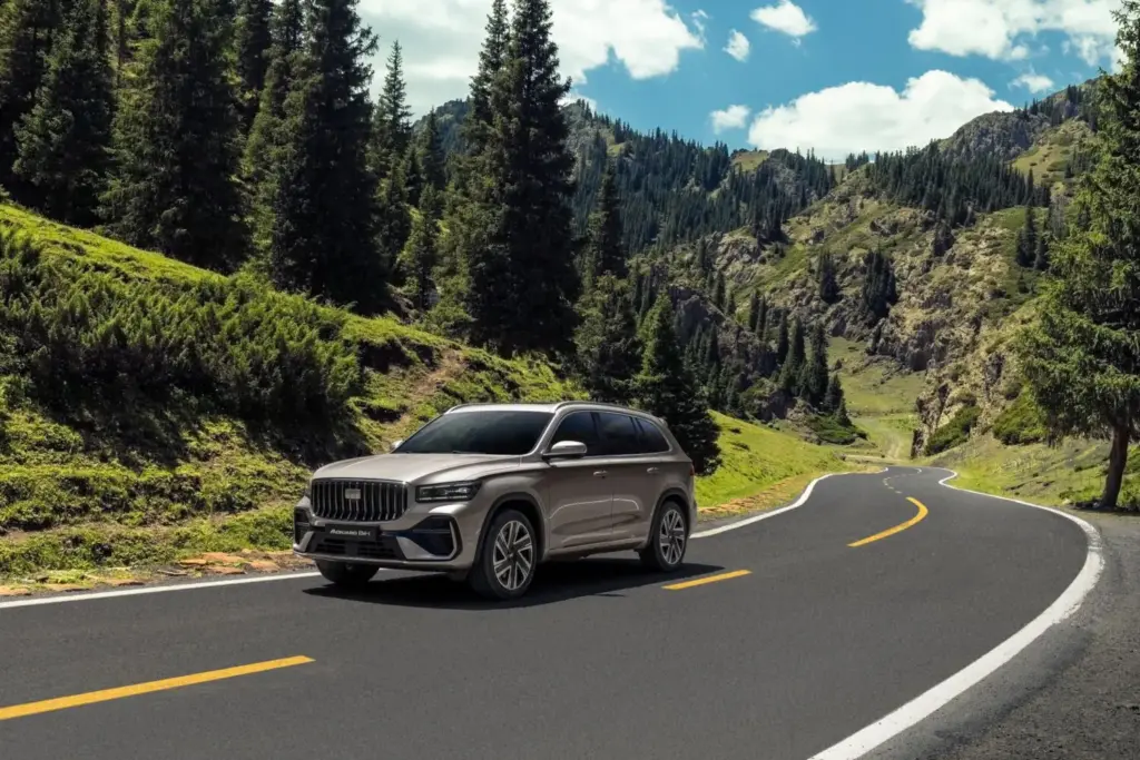 Geely Monjaro EM-i: el nuevo D-SUV con 334 CV y 116 kilómetros de autonomía eléctrica 18 Motor16 Geely Monjaro EM i 33 Motor16