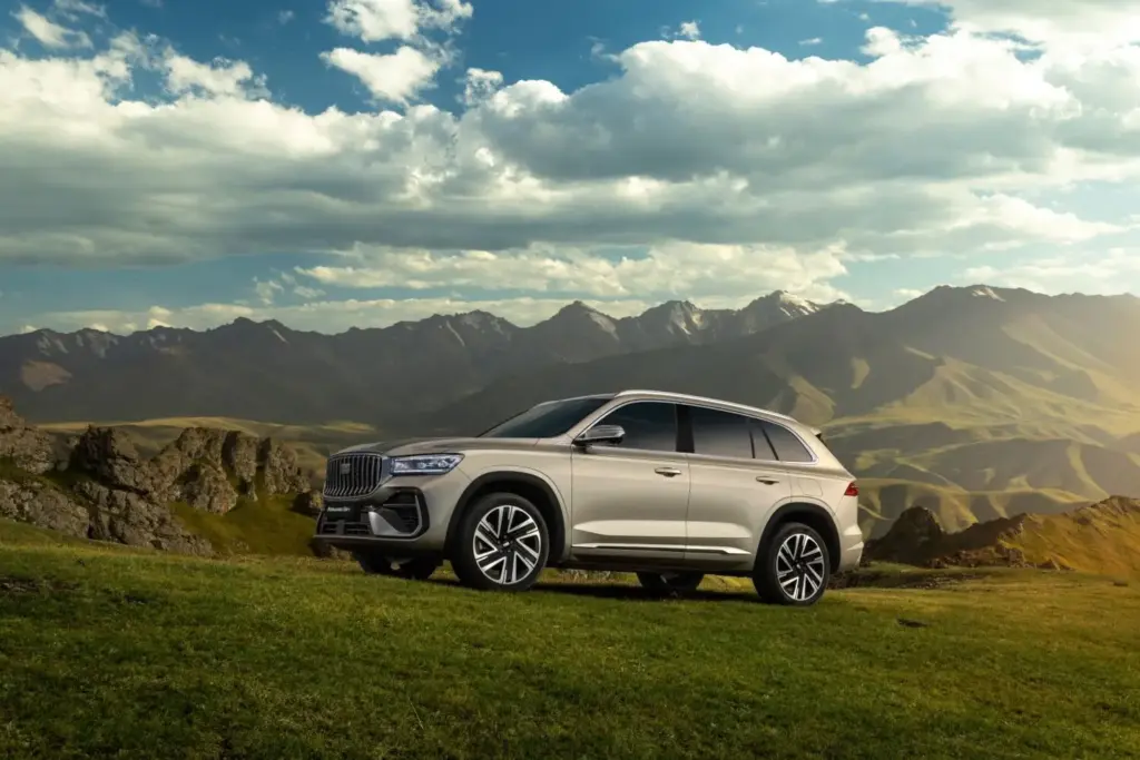 Geely Monjaro EM-i: el nuevo D-SUV con 334 CV y 116 kilómetros de autonomía eléctrica 19 Motor16 Geely Monjaro EM i 35 Motor16