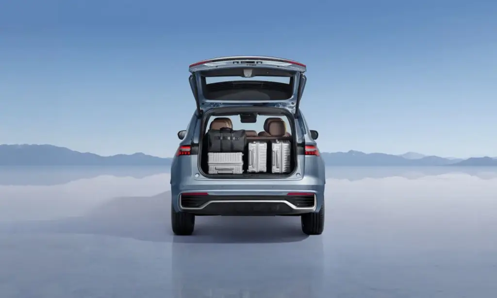 Geely Monjaro EM-i: el nuevo D-SUV con 334 CV y 116 kilómetros de autonomía eléctrica 28 Motor16 Geely Monjaro EM i 49 Motor16