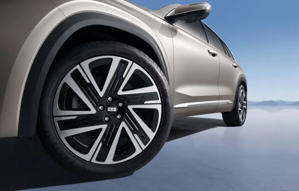 Geely Monjaro EM-i: el nuevo D-SUV con 334 CV y 116 kilómetros de autonomía eléctrica 34 Motor16 Geely Monjaro EM i 56 Motor16