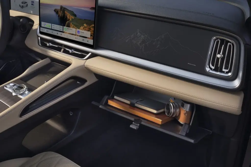 Geely Monjaro EM-i: el nuevo D-SUV con 334 CV y 116 kilómetros de autonomía eléctrica 48 Motor16 Geely Monjaro EM i Interior 12 Motor16
