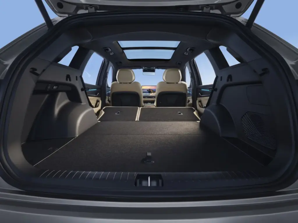 Geely Monjaro EM-i: el nuevo D-SUV con 334 CV y 116 kilómetros de autonomía eléctrica 51 Motor16 Geely Monjaro EM i Interior 15 Motor16