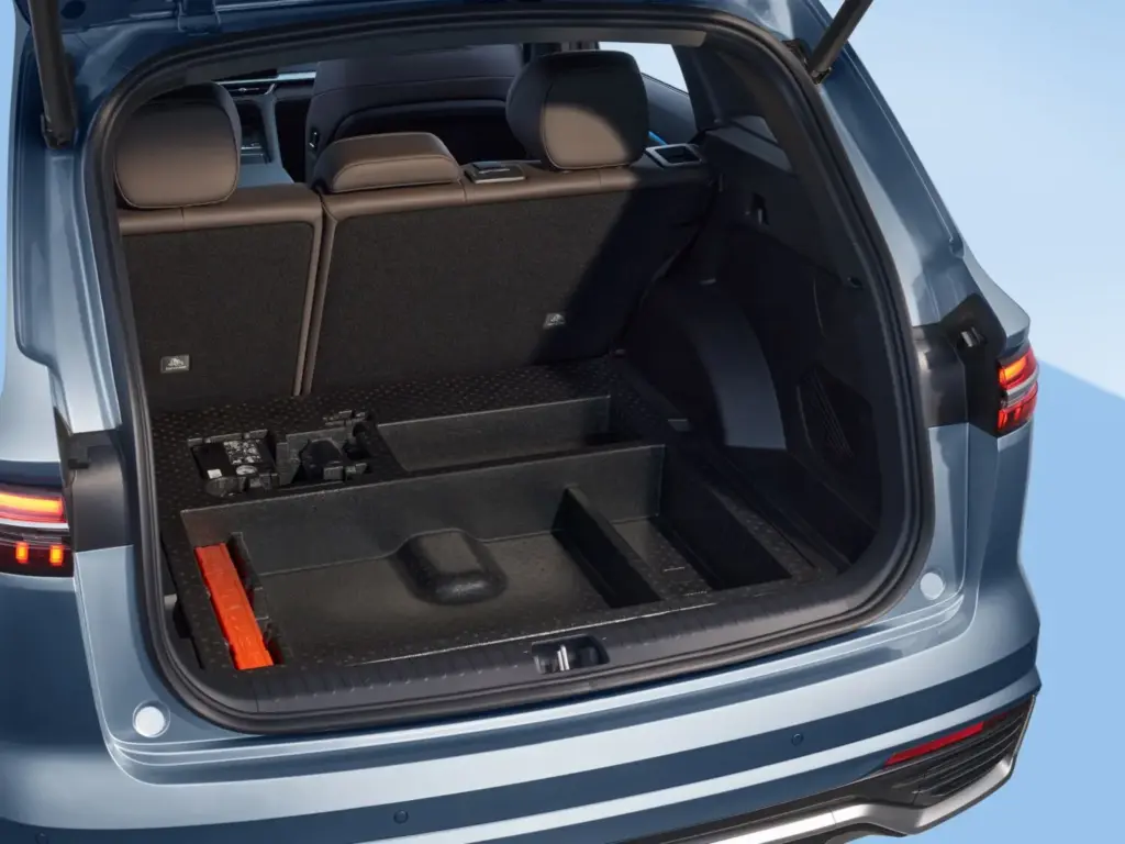 Geely Monjaro EM-i: el nuevo D-SUV con 334 CV y 116 kilómetros de autonomía eléctrica 52 Motor16 Geely Monjaro EM i Interior 16 Motor16