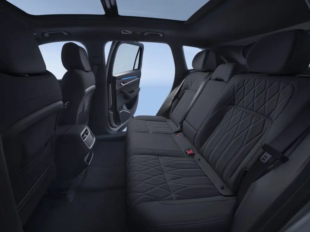 Geely Monjaro EM-i: el nuevo D-SUV con 334 CV y 116 kilómetros de autonomía eléctrica 53 Motor16 Geely Monjaro EM i Interior 17 Motor16