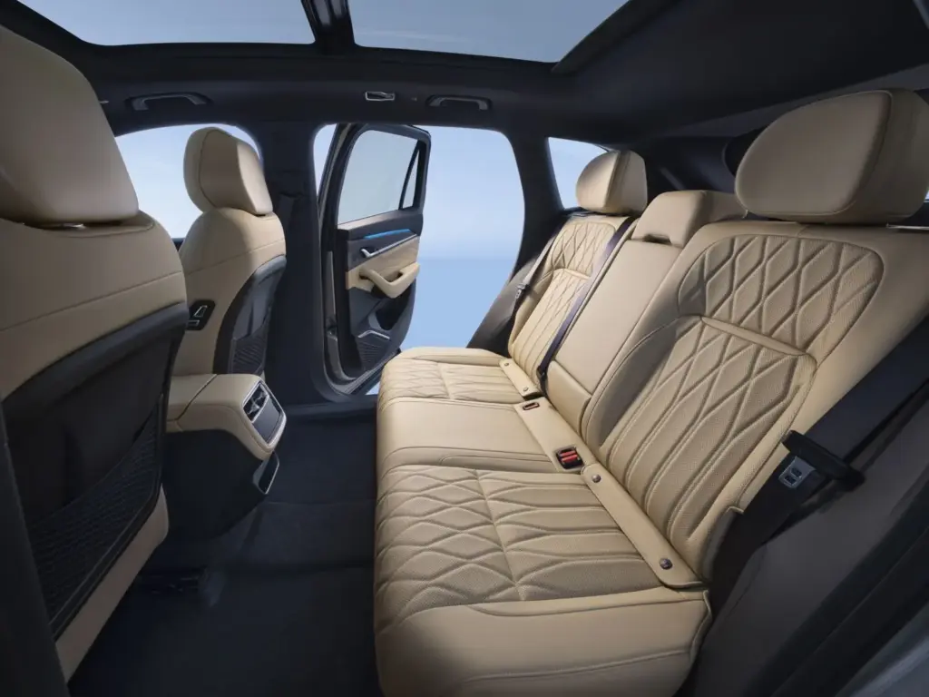 Geely Monjaro EM-i: el nuevo D-SUV con 334 CV y 116 kilómetros de autonomía eléctrica 5 Motor16 Geely Monjaro EM i Interior 18 Motor16