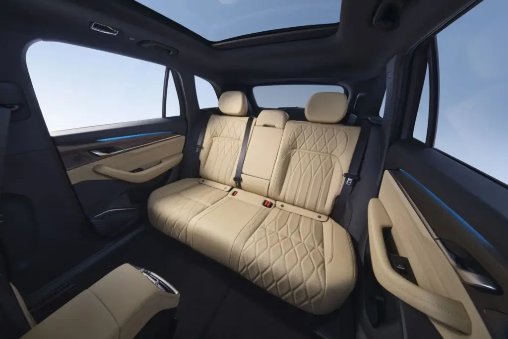 Geely Monjaro EM-i: el nuevo D-SUV con 334 CV y 116 kilómetros de autonomía eléctrica 55 Motor16 Geely Monjaro EM i Interior 19 Motor16