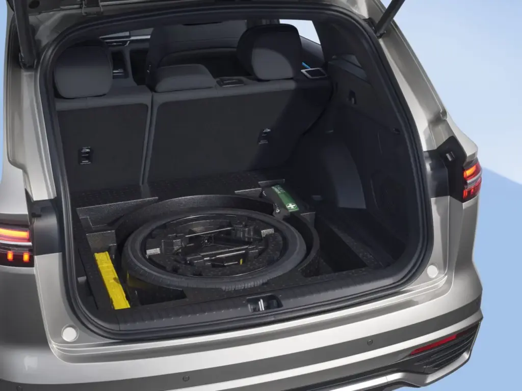 Geely Monjaro EM-i: el nuevo D-SUV con 334 CV y 116 kilómetros de autonomía eléctrica 56 Motor16 Geely Monjaro EM i Interior 20 Motor16