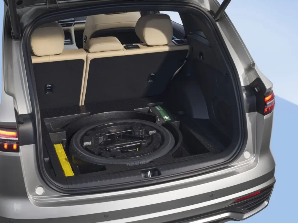 Geely Monjaro EM-i: el nuevo D-SUV con 334 CV y 116 kilómetros de autonomía eléctrica 57 Motor16 Geely Monjaro EM i Interior 21 Motor16