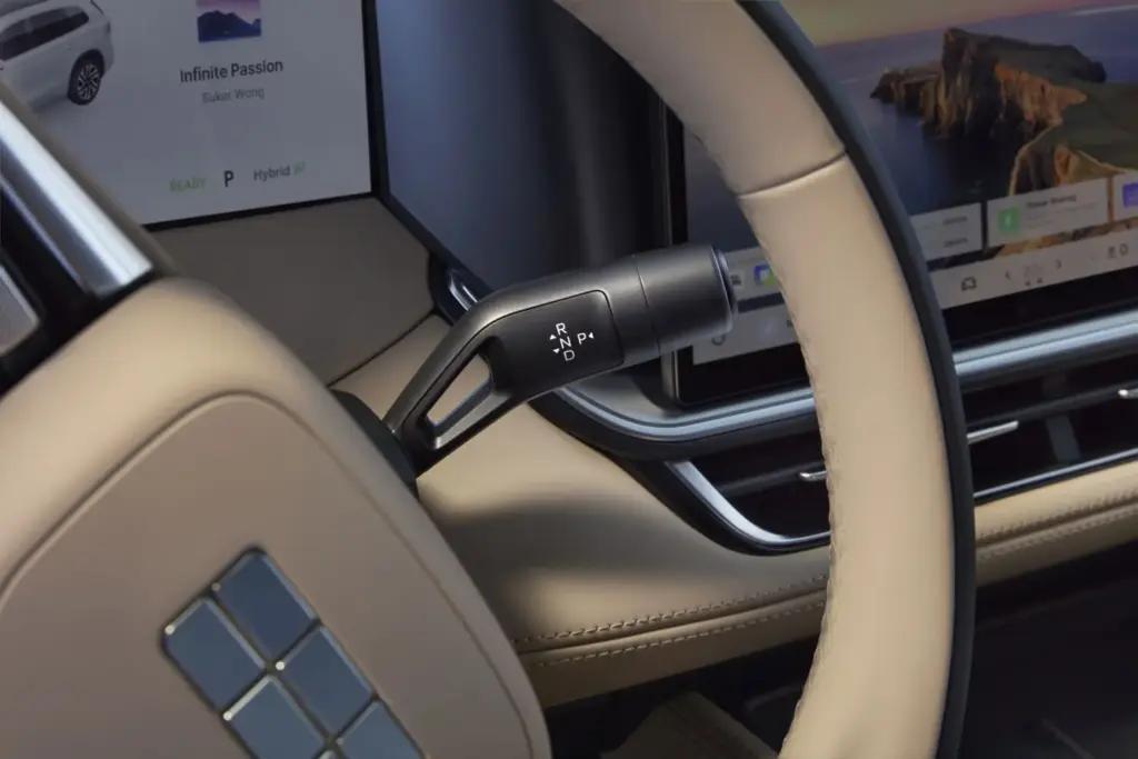 Geely Monjaro EM-i: el nuevo D-SUV con 334 CV y 116 kilómetros de autonomía eléctrica 61 Motor16 Geely Monjaro EM i Interior 25 Motor16