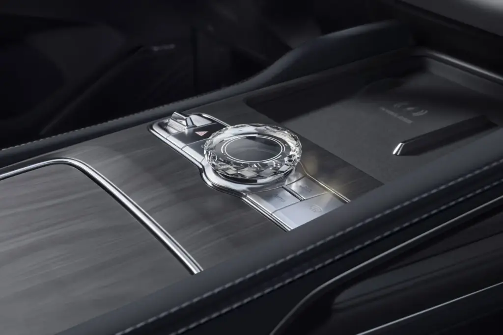 Geely Monjaro EM-i: el nuevo D-SUV con 334 CV y 116 kilómetros de autonomía eléctrica 66 Motor16 Geely Monjaro EM i Interior 30 Motor16