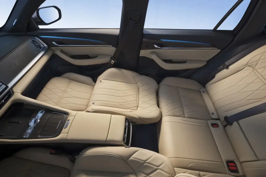Geely Monjaro EM-i: el nuevo D-SUV con 334 CV y 116 kilómetros de autonomía eléctrica 44 Motor16 Geely Monjaro EM i Interior 8 Motor16