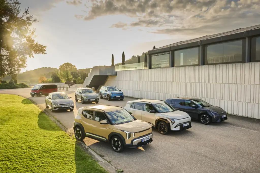Probamos la gama eléctrica de Kia. Tienes hasta 400 combinaciones para elegir 16 Motor16 Kia gama electrica 2 Motor16