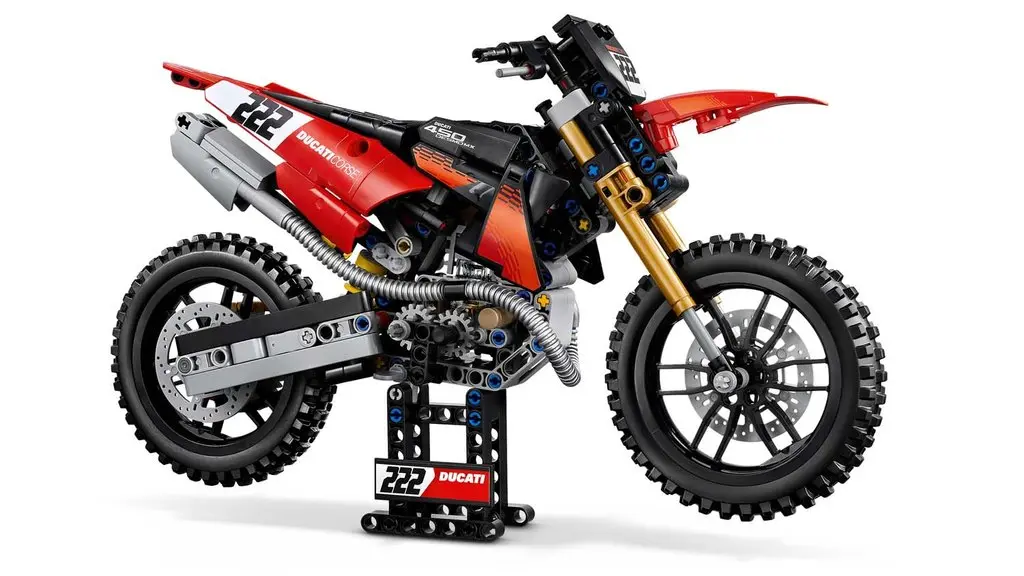 LEGO Technic Desmo450 MX Factory: la moto de motocross de Ducati ya se puede montar pieza a pieza por 49,99 € 5 Motor16 LEGO Technic Ducati Desmo450 MX Factory6 Motor16
