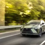 La OCU corona a los híbridos japoneses: 85.000 conductores eligen los coches más fiables