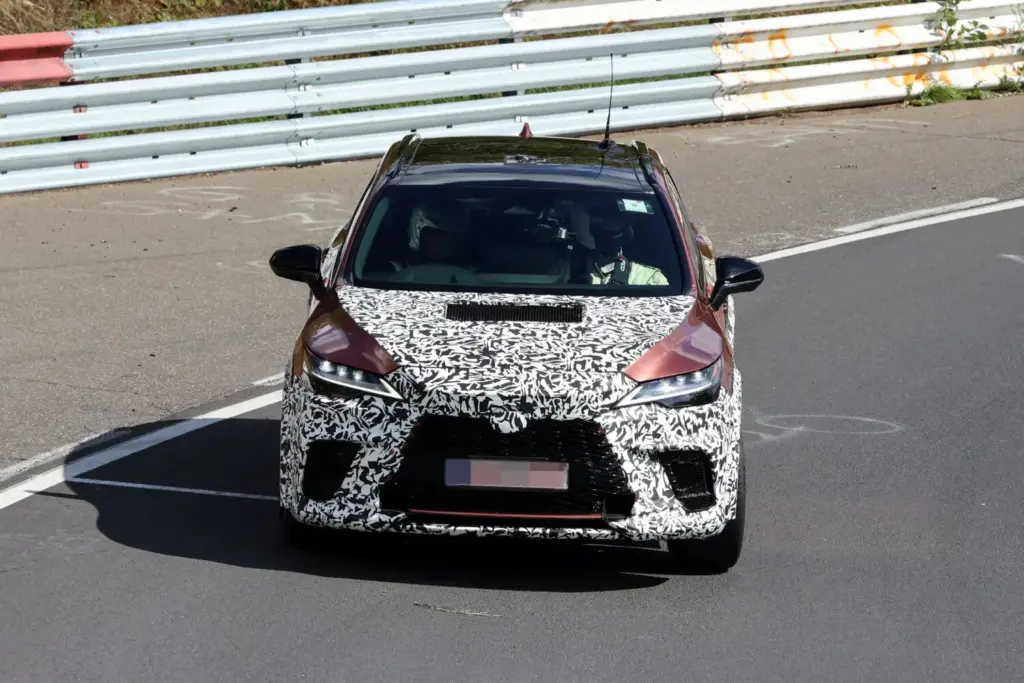 El Lexus RX Morizo RR se deja ver en movimiento por primera vez 4 Motor16 Lexus RX Morizo RR 2028 Nurburgring espia 1 Motor16